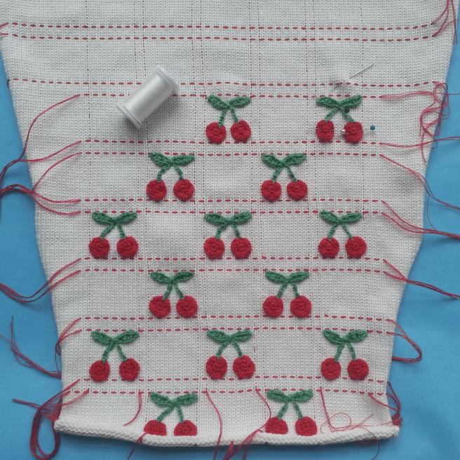 Kirschen teilw. aufgenäht