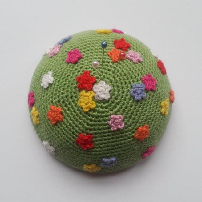 Nadelkissen flower hill 2